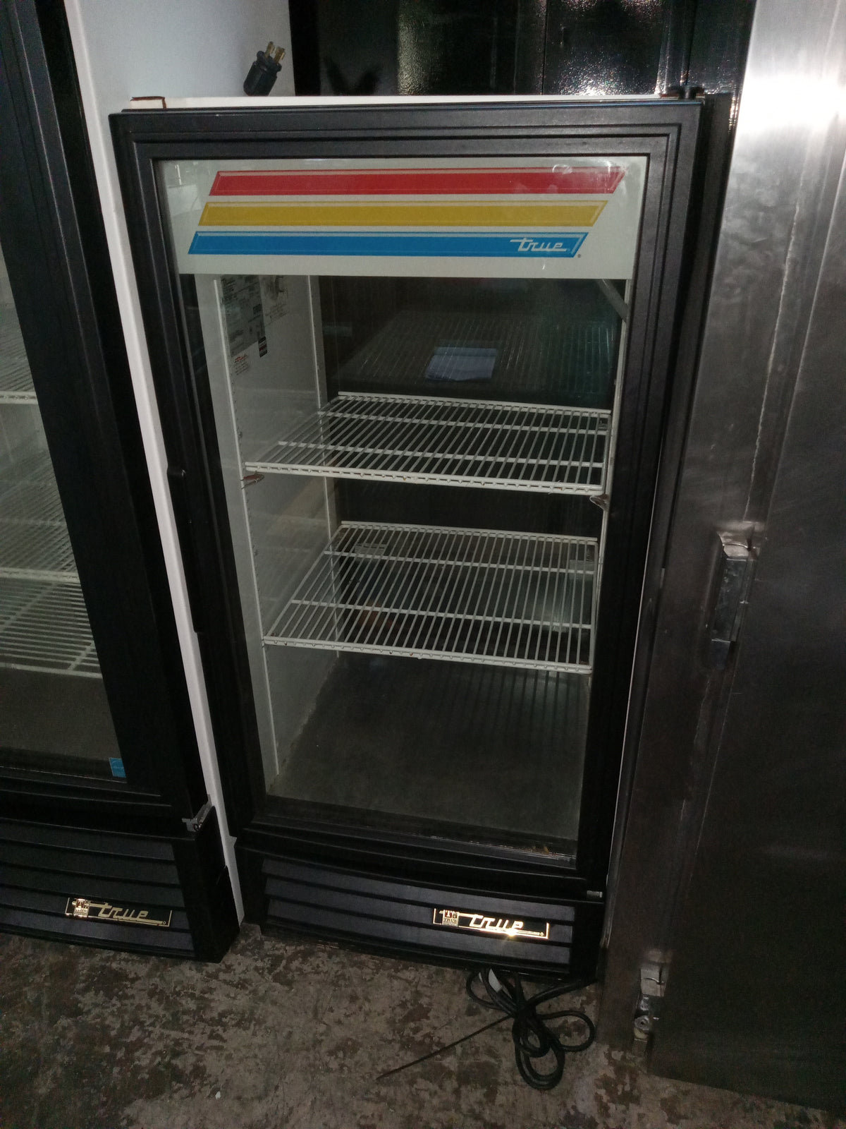 Used True - GDM-10PT - Double Sided One Door Cooler - Maltese & Co
