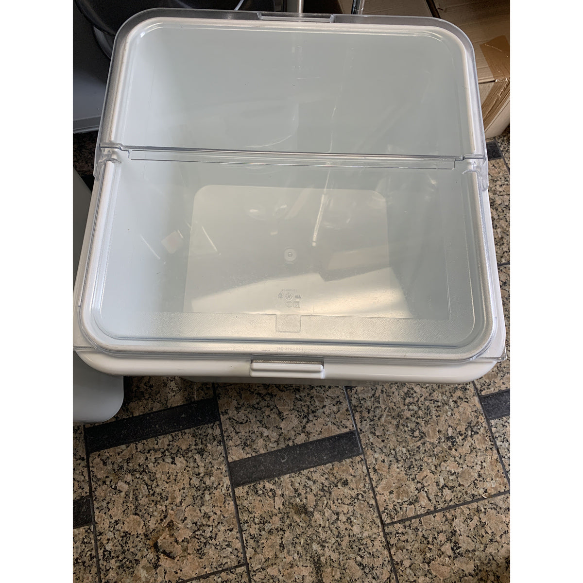 USED RUBBERMAID FLAT TOP INGREDIENT BIN 3601 - Maltese & Co New and Used restaurant Equipment