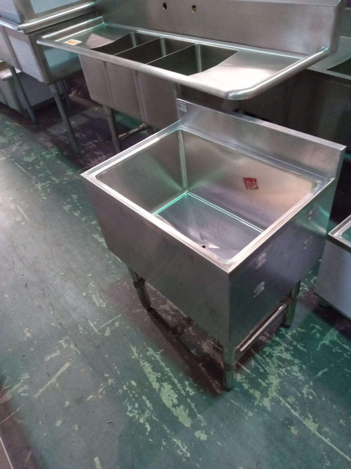 Used Saui Safe - 18" x 24" Ice Bin - Maltese & Co