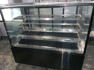 Used Avantco - 224BC60SB - Flat Glass Display Case - Maltese & Co
