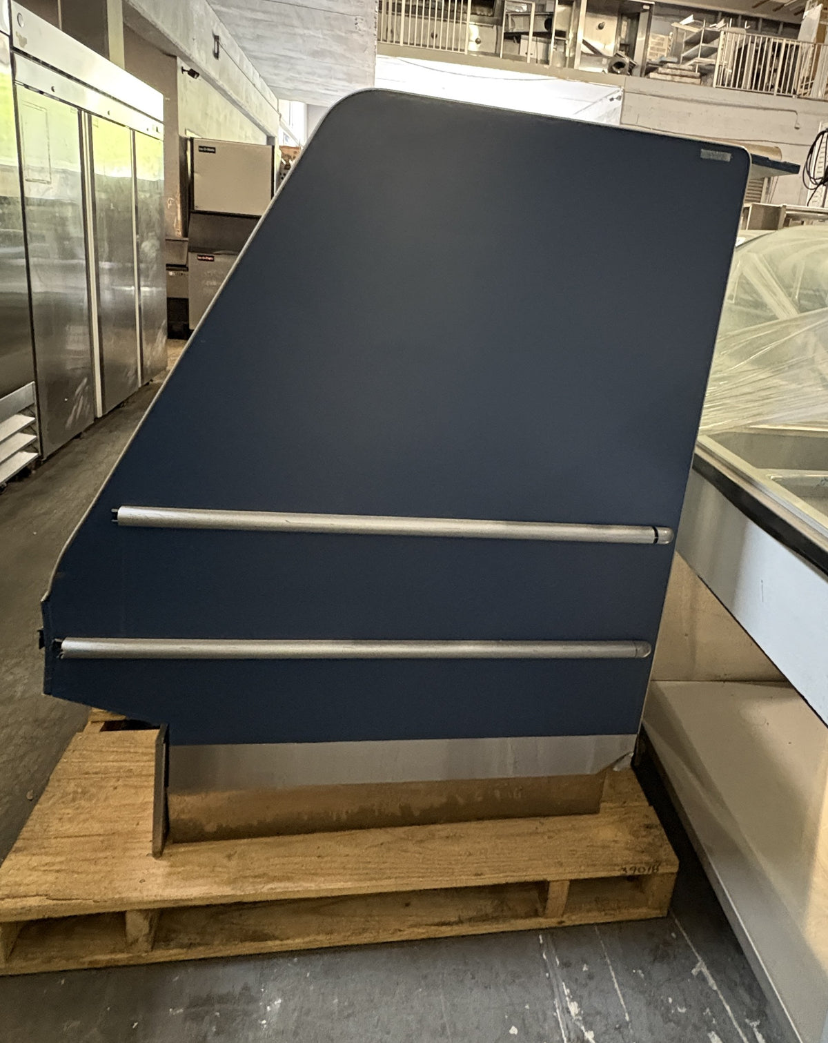 Structural Concepts Cake Display Case (Pre-Owned) - Maltese & Co