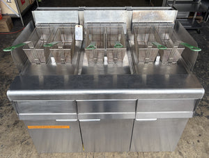 Frymaster MJ350 Gas Fryer - (3) 50 lb Vats, Floor Model, Natural Gas (Pre-Owned))