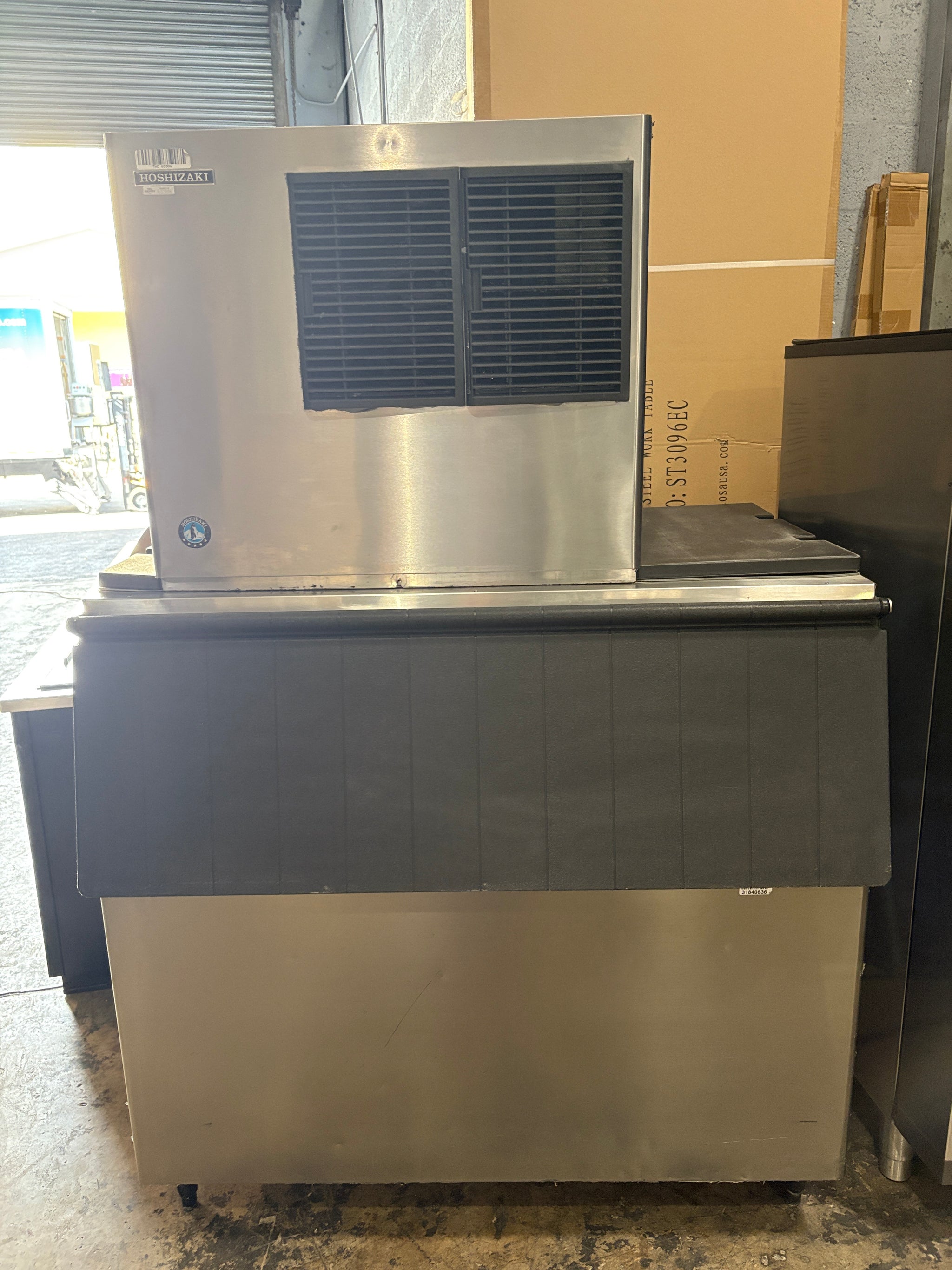 (USED) Hoshizaki 658 LB Ice Maker Model KML-700MAJ (USED) - Maltese & Co