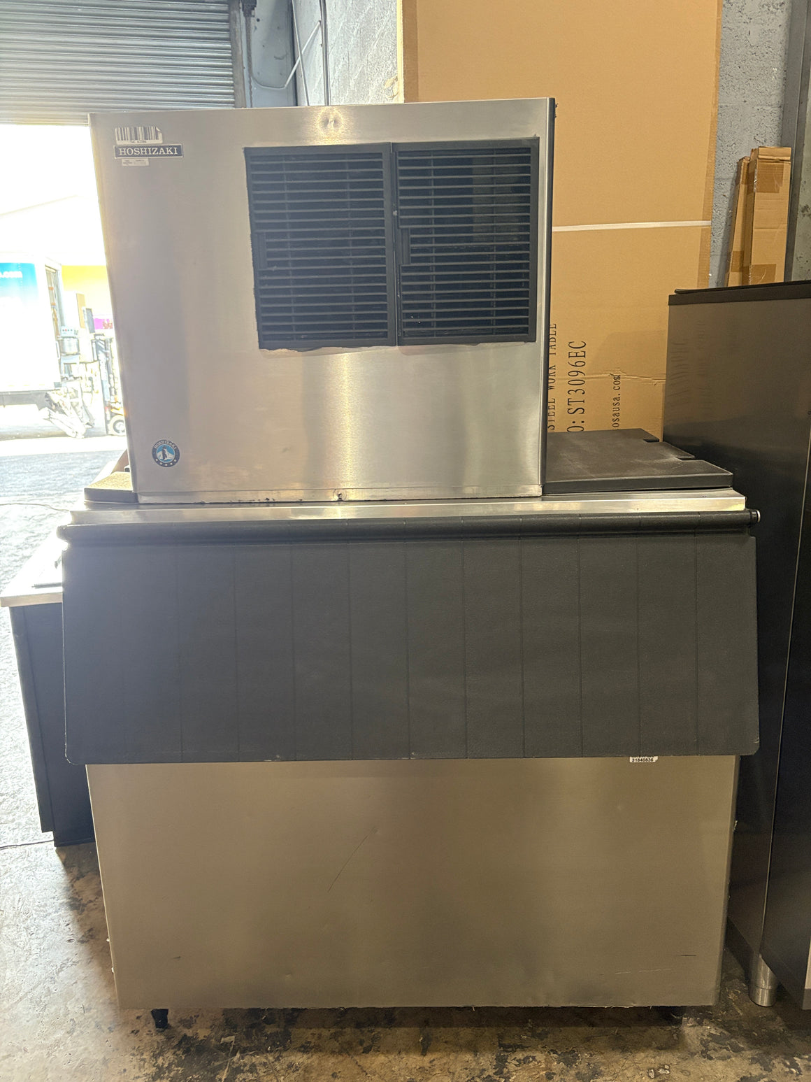 (USED) Hoshizaki 658 LB Ice Maker Model KML-700MAJ (USED) - Maltese & Co