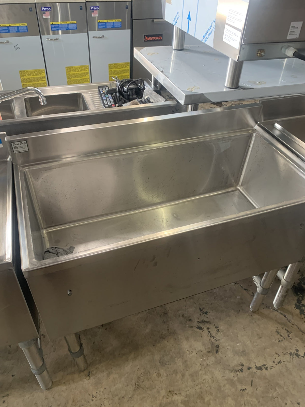 USED SANI SAFE ICE WELL BIN MODEL 2000542 - Maltese & Co