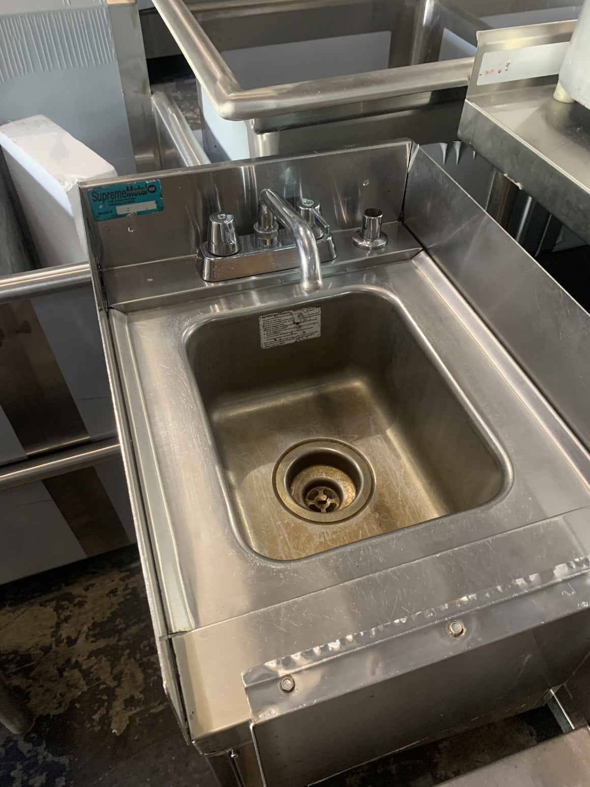 USED SUPREME METAL UNDERSINK