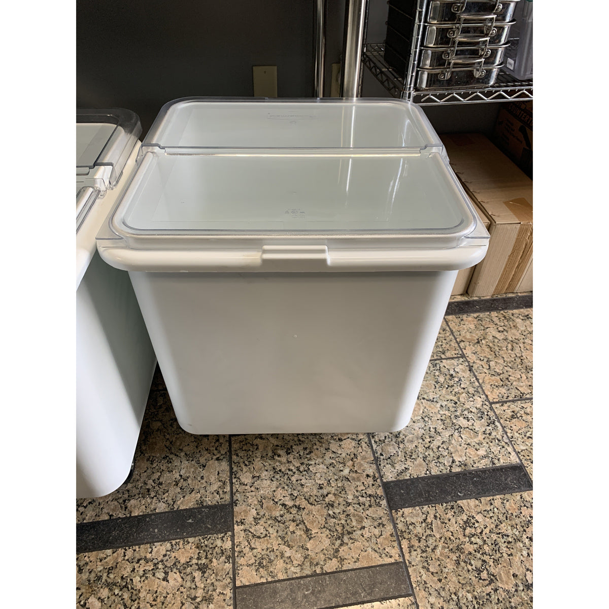 USED RUBBERMAID FLAT TOP INGREDIENT BIN 3601 - Maltese & Co New and Used  restaurant Equipment 