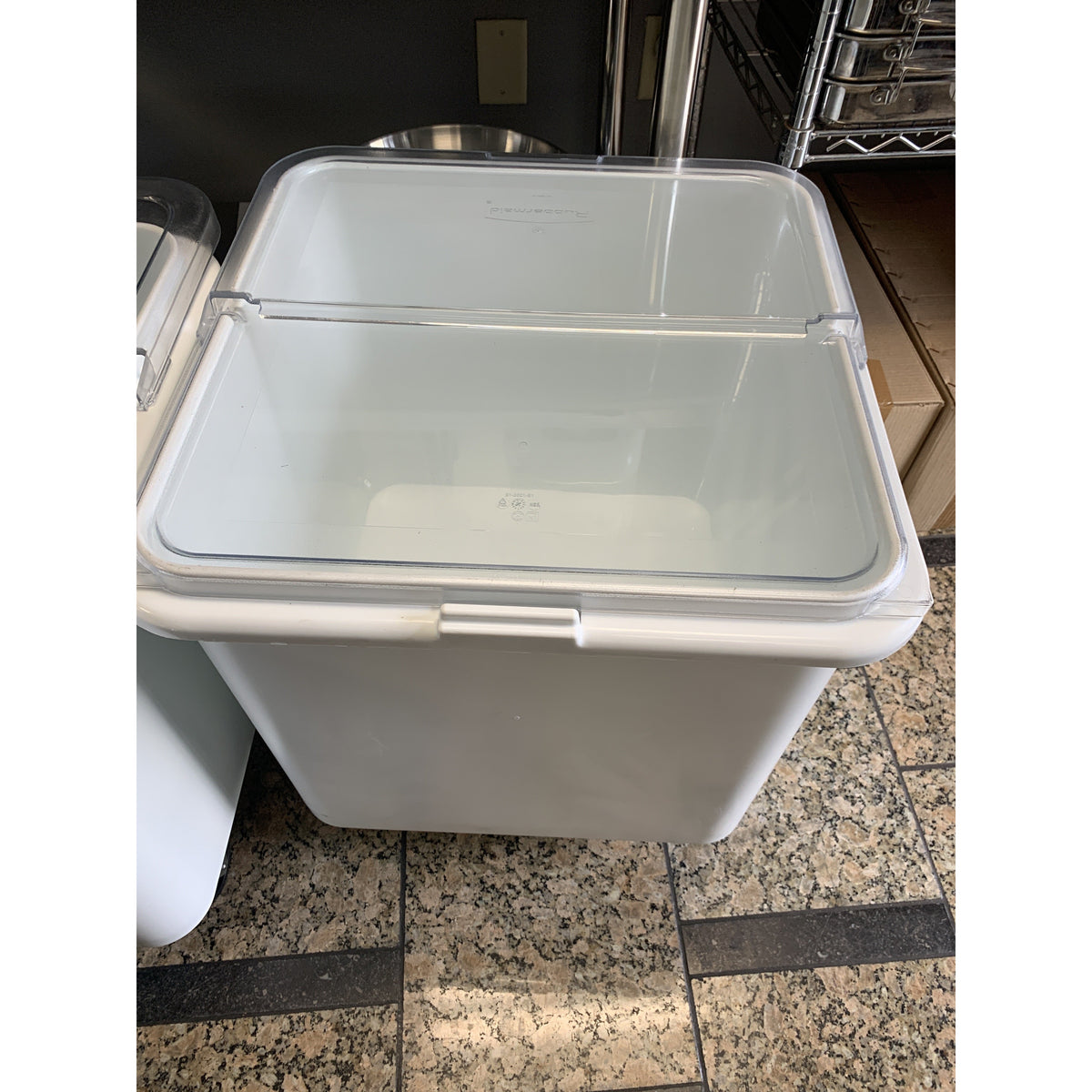 USED RUBBERMAID FLAT TOP INGREDIENT BIN 3601 - Maltese & Co New and Used  restaurant Equipment 