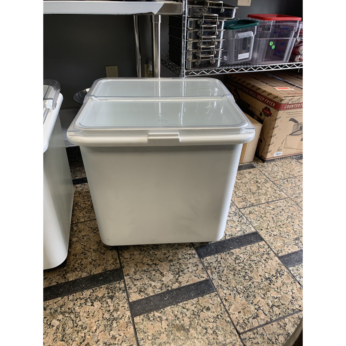 USED RUBBERMAID FLAT TOP INGREDIENT BIN 3601 - Maltese & Co New and Used  restaurant Equipment 